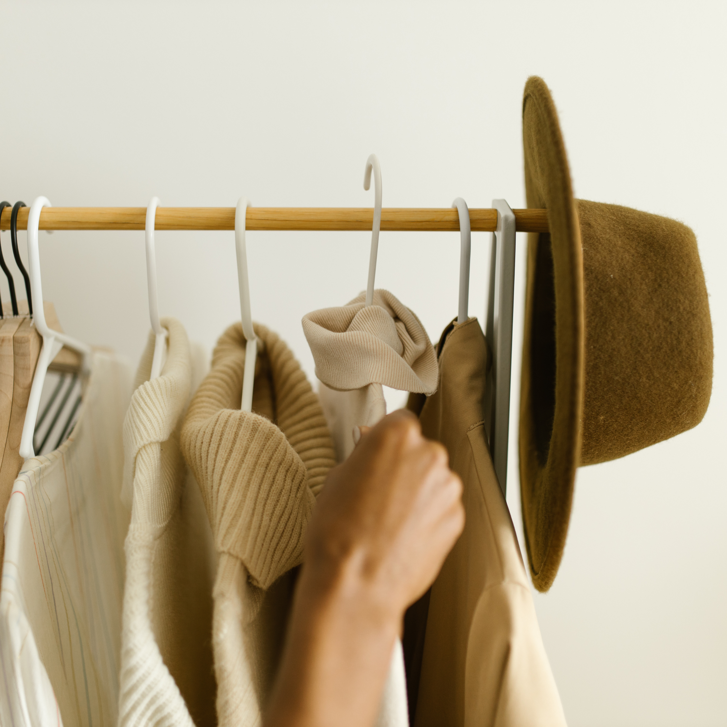 How to Build Your Own Capsule Wardrobe Using The 80/20 Rule